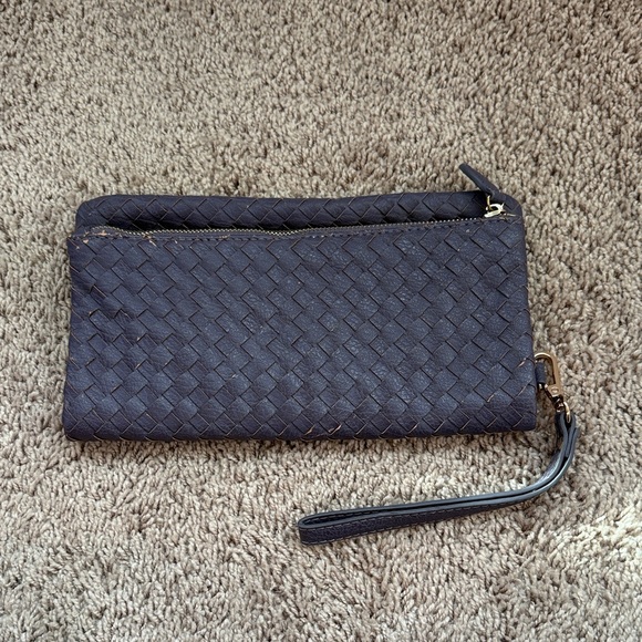 Urban Expressions Handbags - Urban Expressions Black Woven Clutch